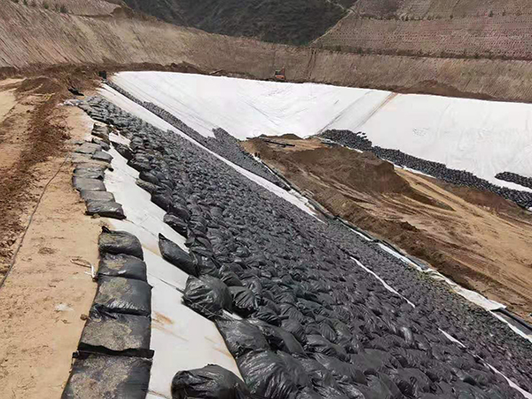 复合土工膜工艺